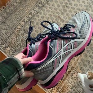 Women’s running shoes